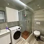 شقة Guza